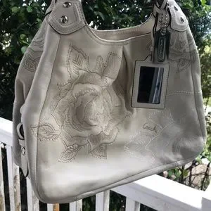 Coach アイボリー 花柄刺繍 マディソン　15026 ハンドバッグ　レザー Coach アイボリー 花柄刺繍 マディソン 15026 ハンドバッグ